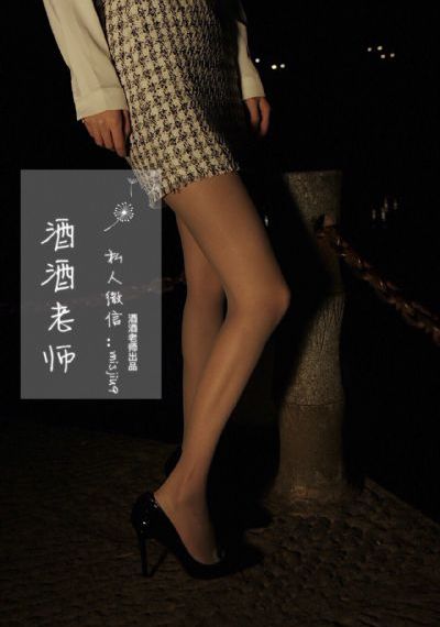 性开放的裸体瑜伽